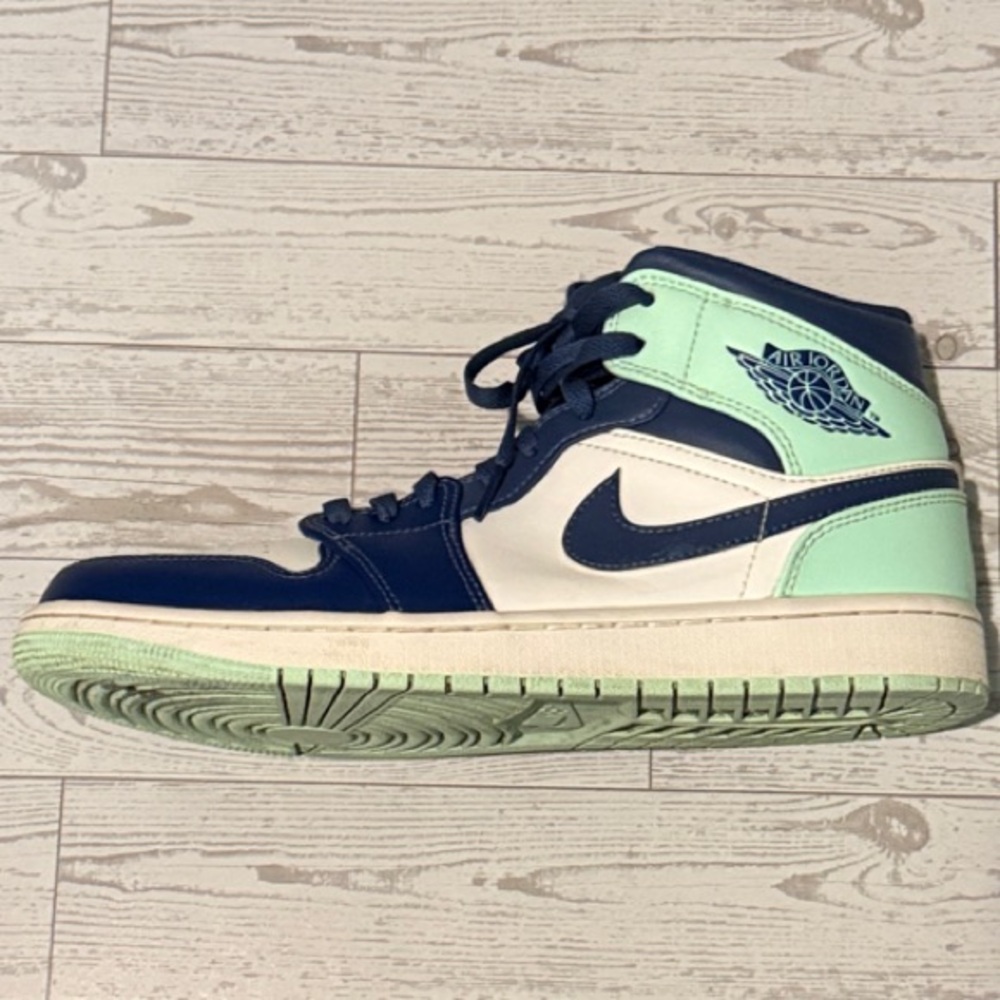 Men’s Nike Air Jordan 1 Mid “Blue Mint” Sneakers Size 9 - Picture 4 of 11